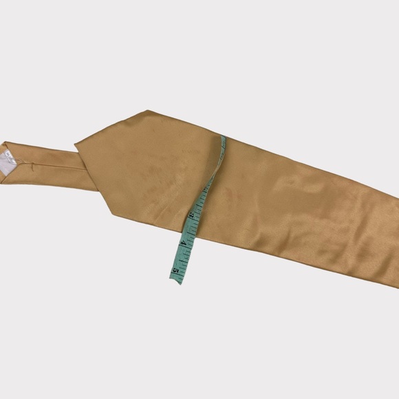 Golden tie - Picture 4 of 4